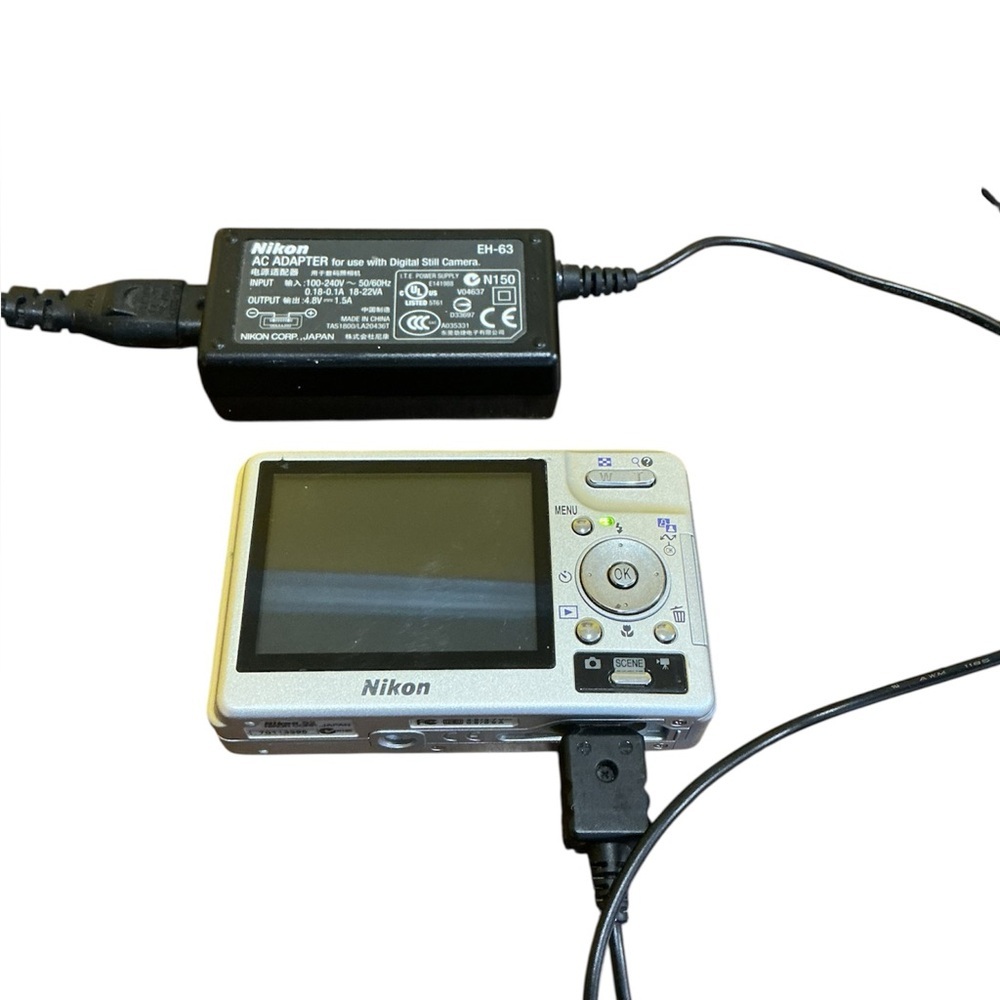 Nikon  Coolpic S2 Digital CameraGreat . Condition. .  5.1   Digital  Japan